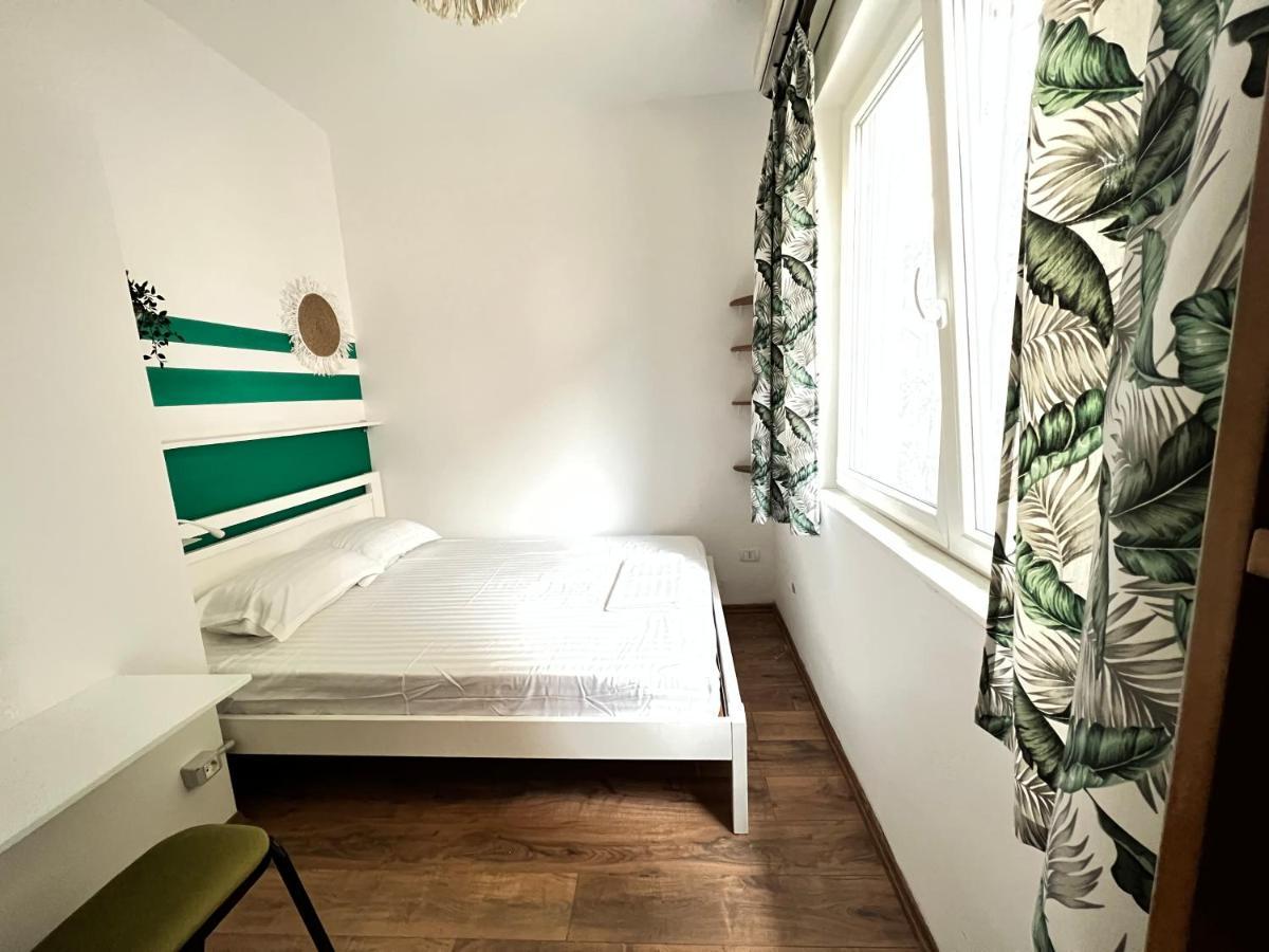 Trip'N'Hostel Chill Zone Тирана Екстер'єр фото