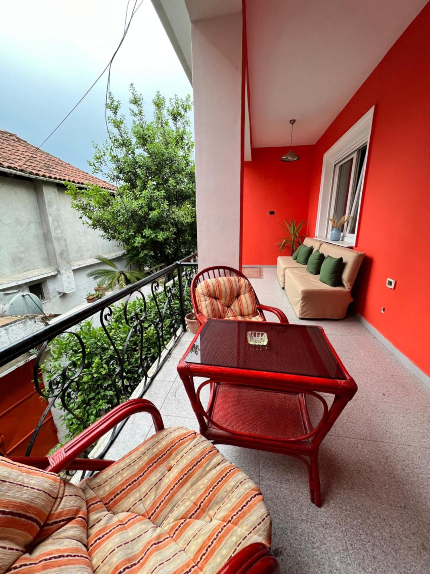 Trip'N'Hostel Chill Zone Тирана Екстер'єр фото