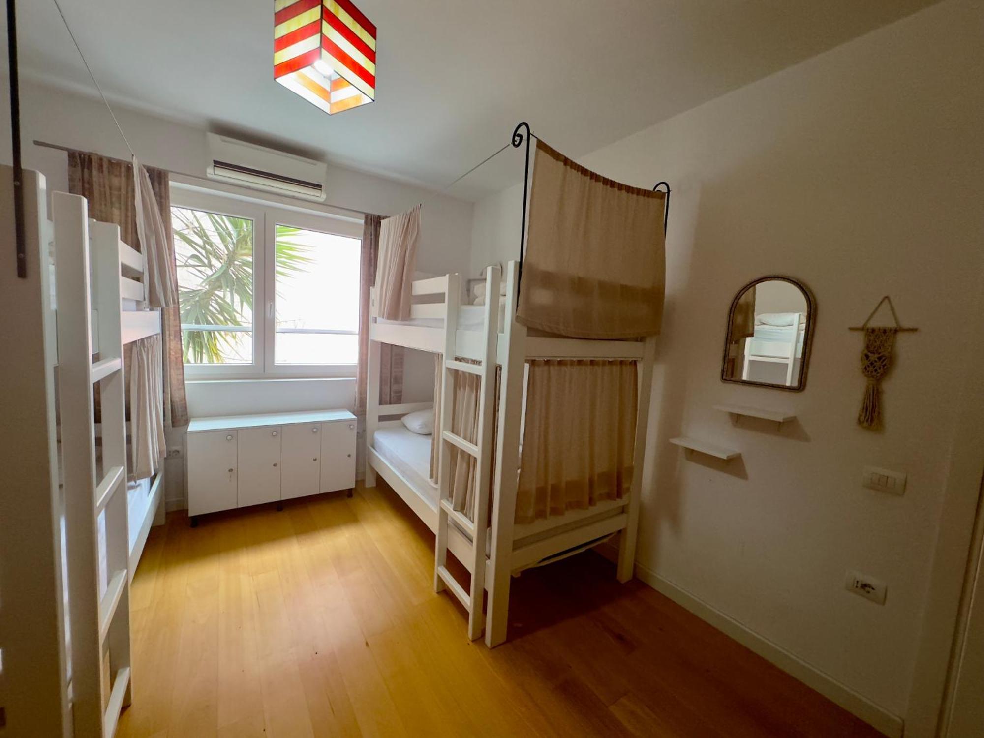 Trip'N'Hostel Chill Zone Тирана Екстер'єр фото
