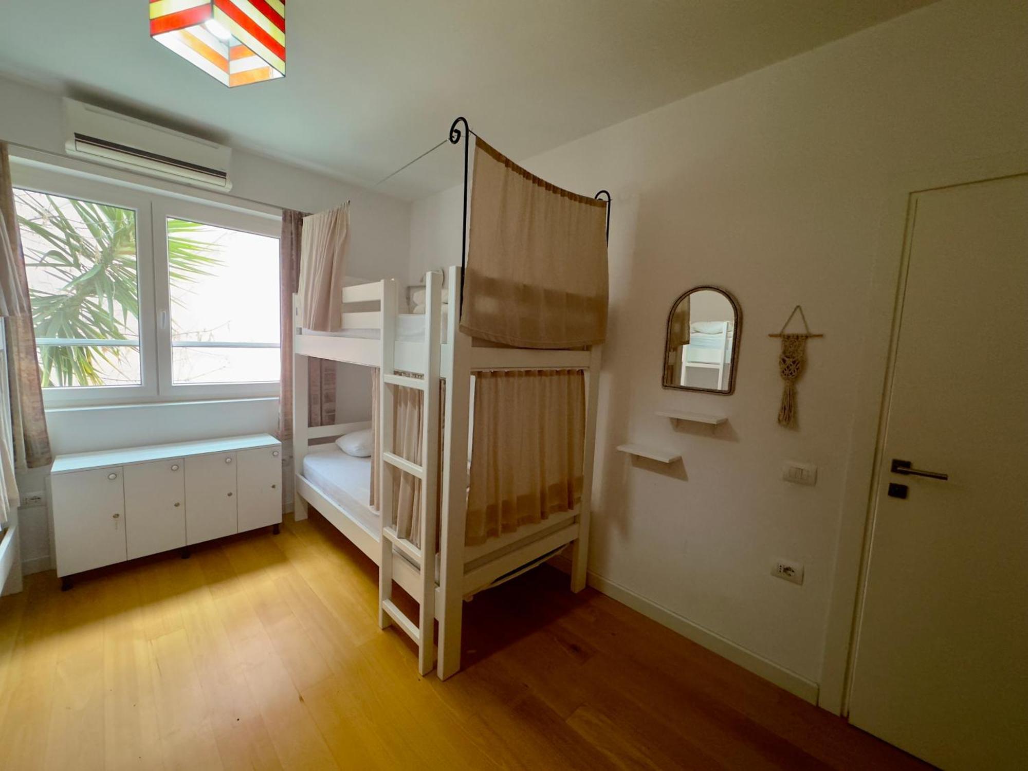 Trip'N'Hostel Chill Zone Тирана Екстер'єр фото