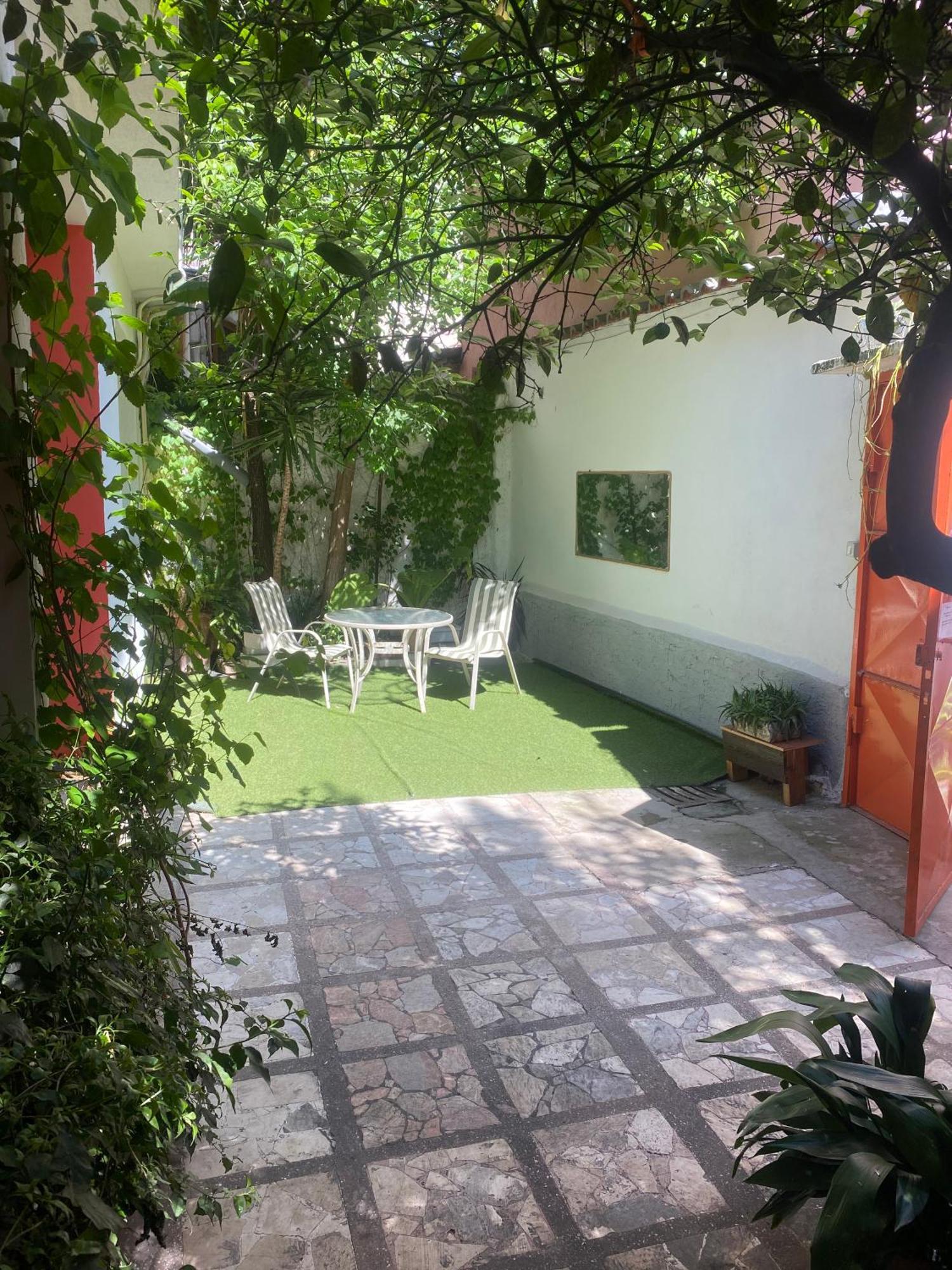 Trip'N'Hostel Chill Zone Тирана Екстер'єр фото